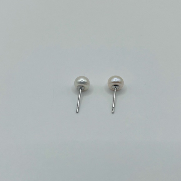 South Sea Pearl Button Earrings - Picture 4 of 4